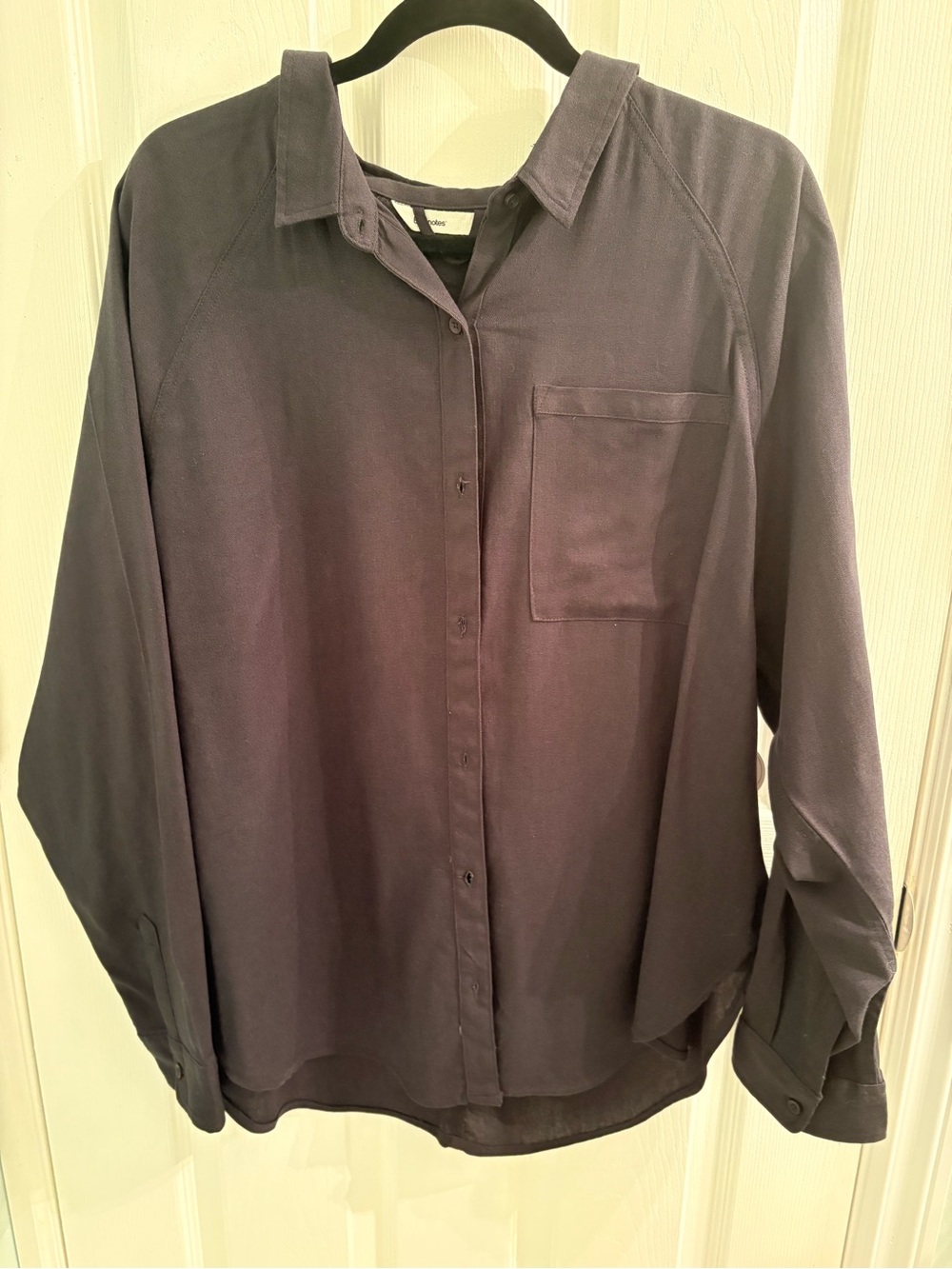 Men's Black Button-Front Shirt - Classic Long Sleeve